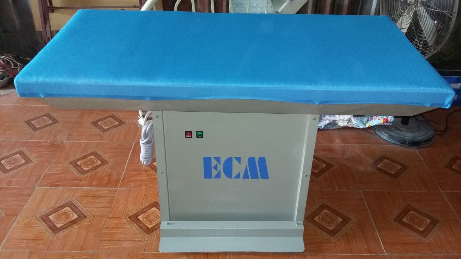 bàn hút chân không ECM-0313NW